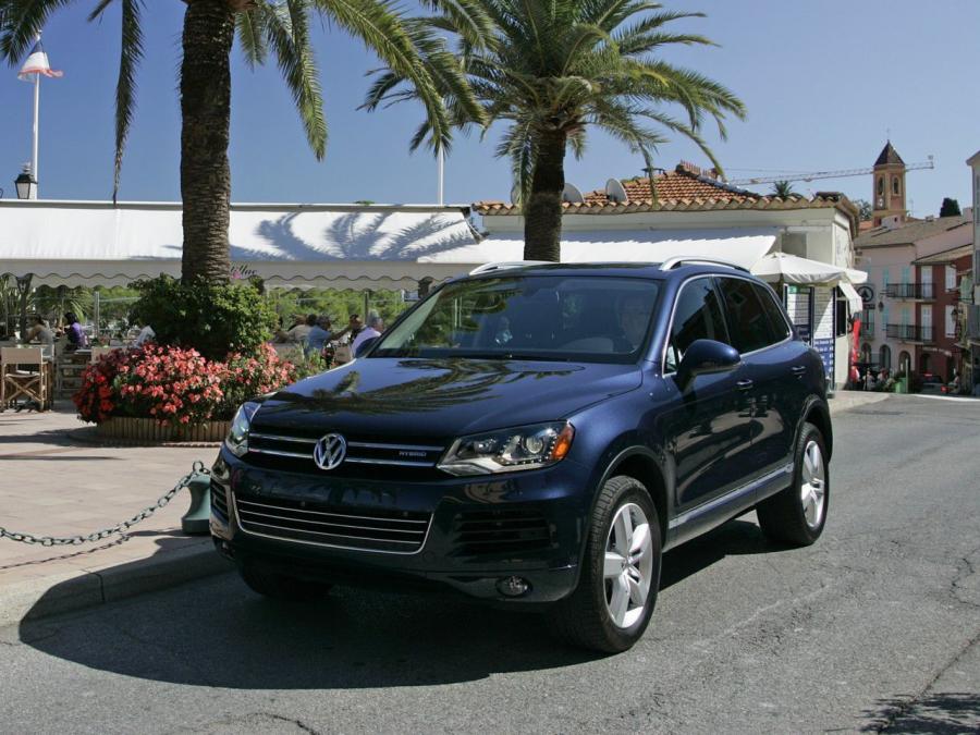  Volkswagen Touareg Hybrid 2010 года  (US) (фото 9 из 11)
